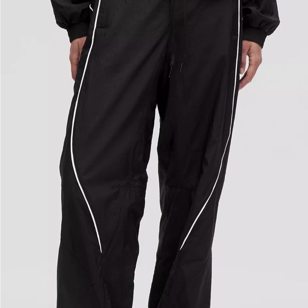 lululemon athletica License to Train MR Joggers with White Piping - Picture 3 of 8